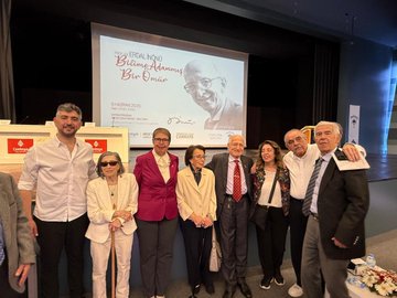 Erdal İnönü 100. doğum günü programı sahne ve sunum görseli