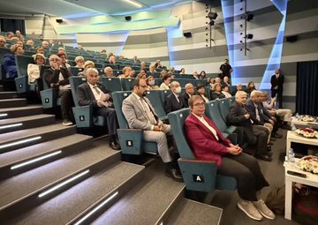 Erdal İnönü 100. doğum günü programı salon görünümü