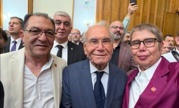 TBMM Grup Toplantısı öncesi katılımcılarla çekilen fotoğraf