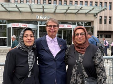 Ankara Adliyesi önünde dayanışma fotoğrafı